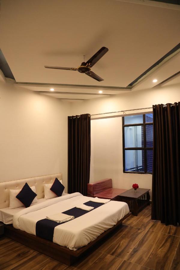 Winter Mountain Resort Pushkar Exterior foto